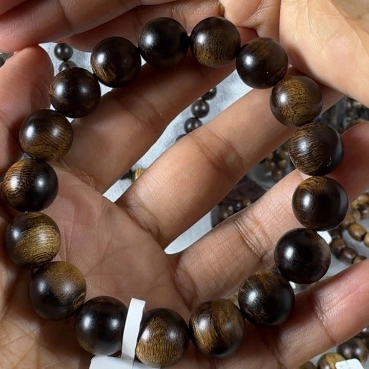 沉香手串一**人白棋虎纹瘤