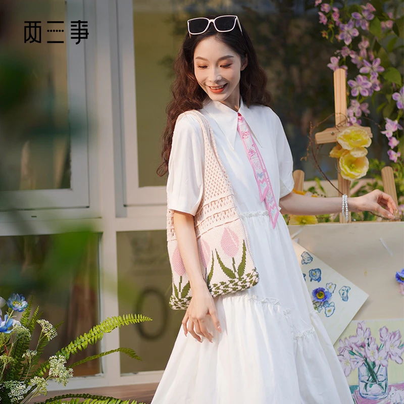 两三事 晨夕牵引 2025春季新款甜美印花领带荷叶边拼接连衣裙