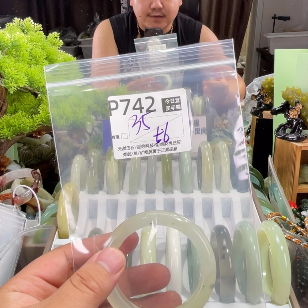 南***光蛇纹石玉未镶嵌手镯