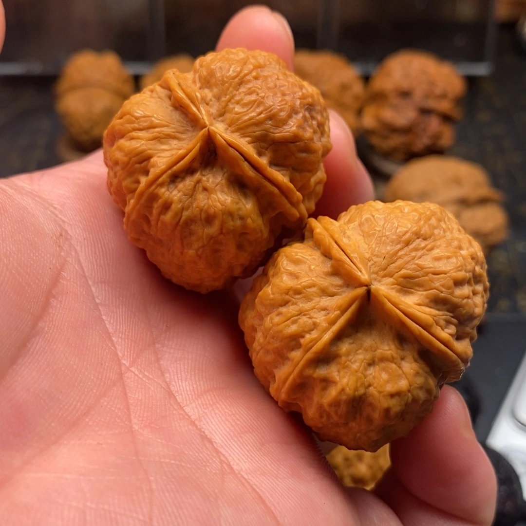文玩核桃把件铁皮三愣