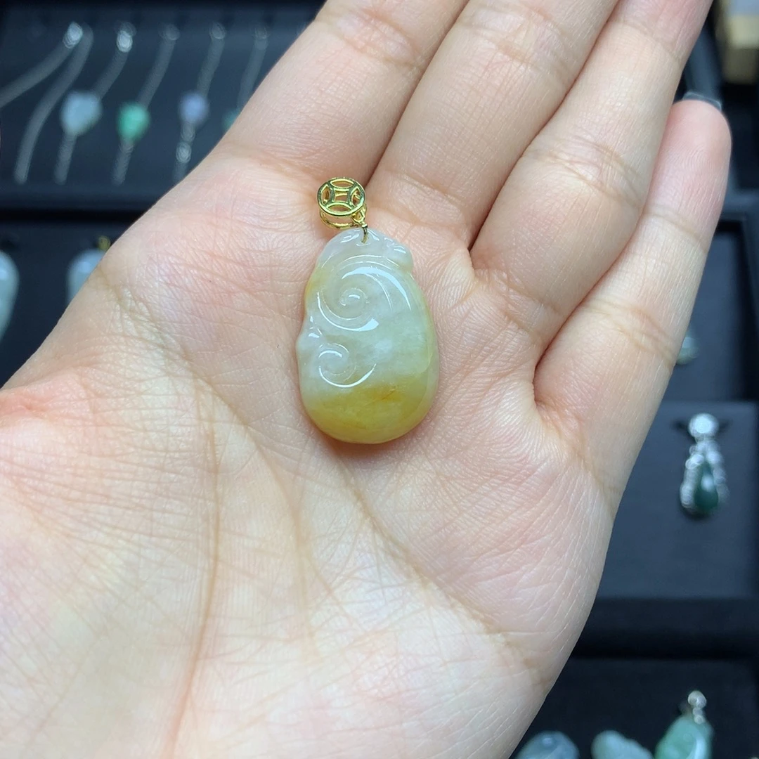翡翠银S925镶嵌颈饰黄翡如意
