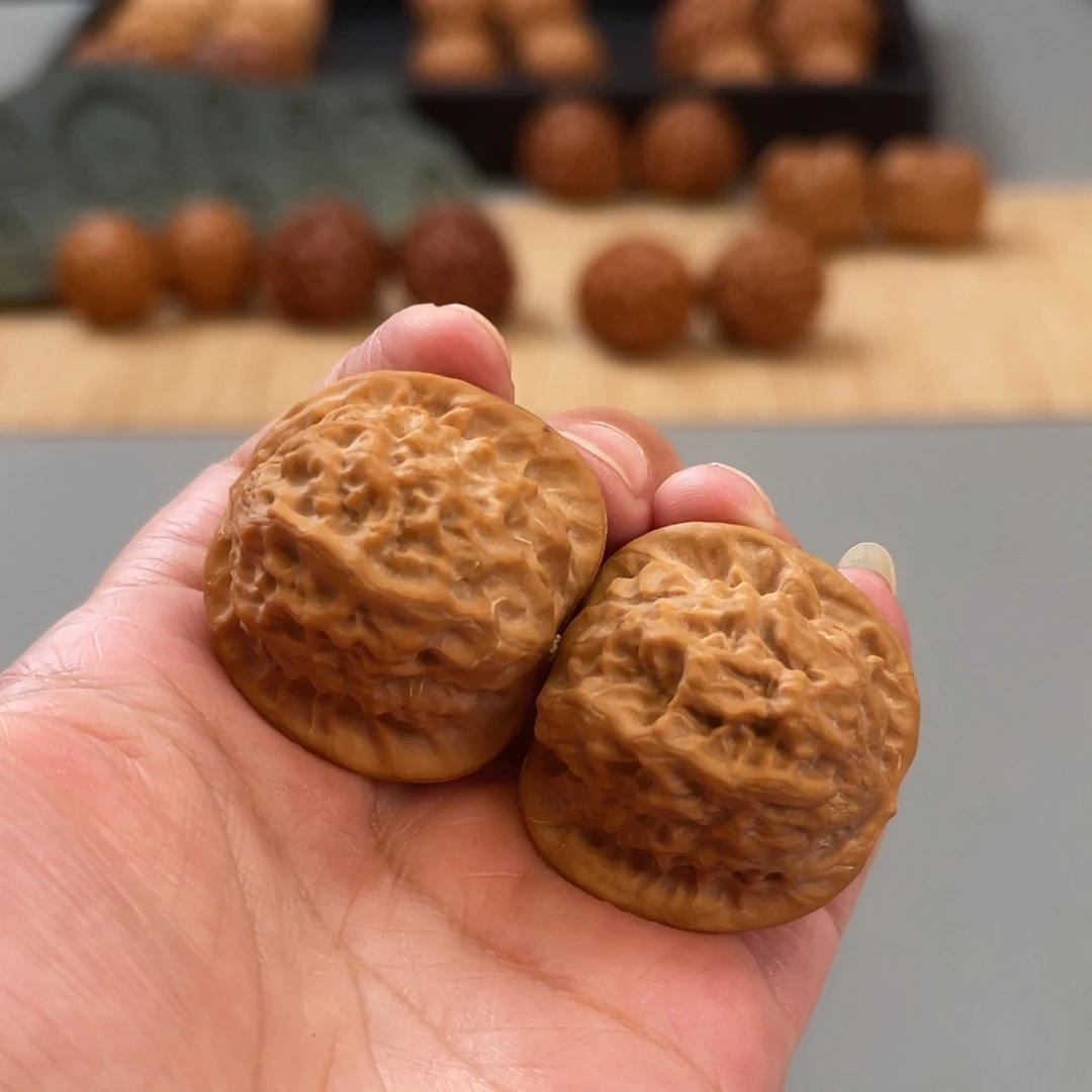 桃核把件37.5×36瓷娃娃A395