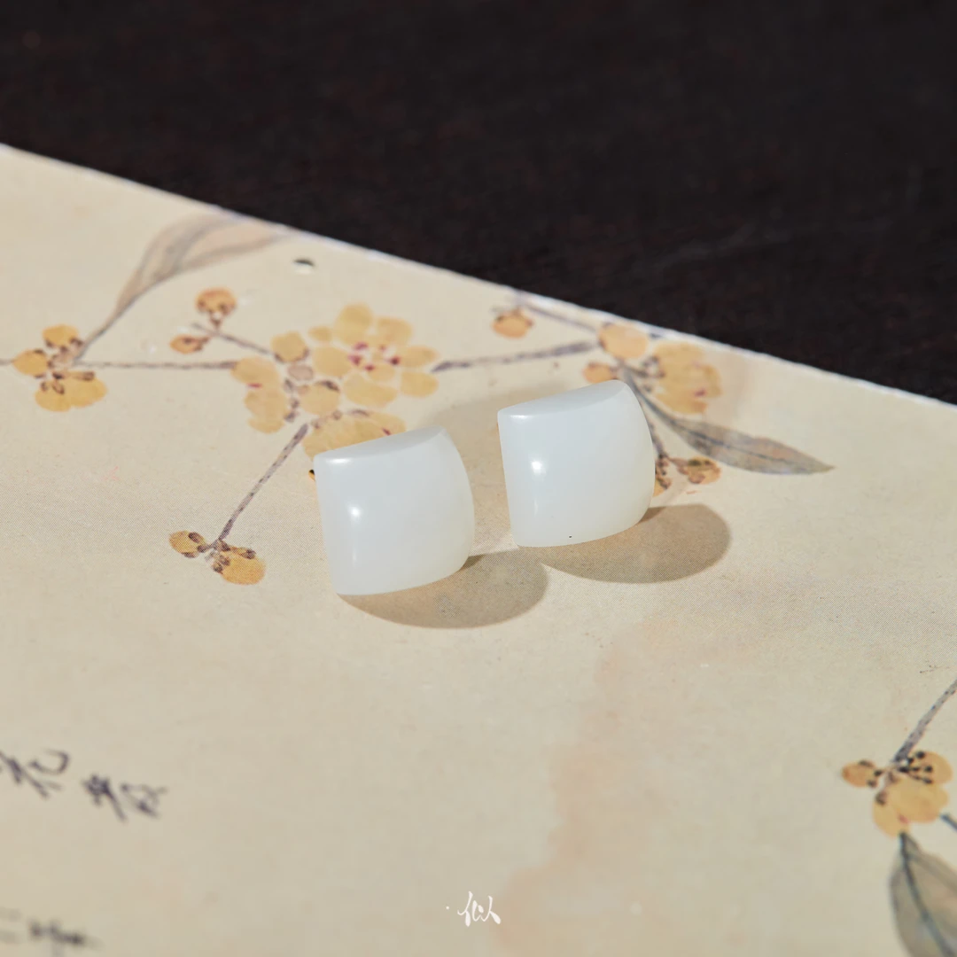 【皎玉】·似梓珠宝· 18k白玉耳钉  SZCC25800049