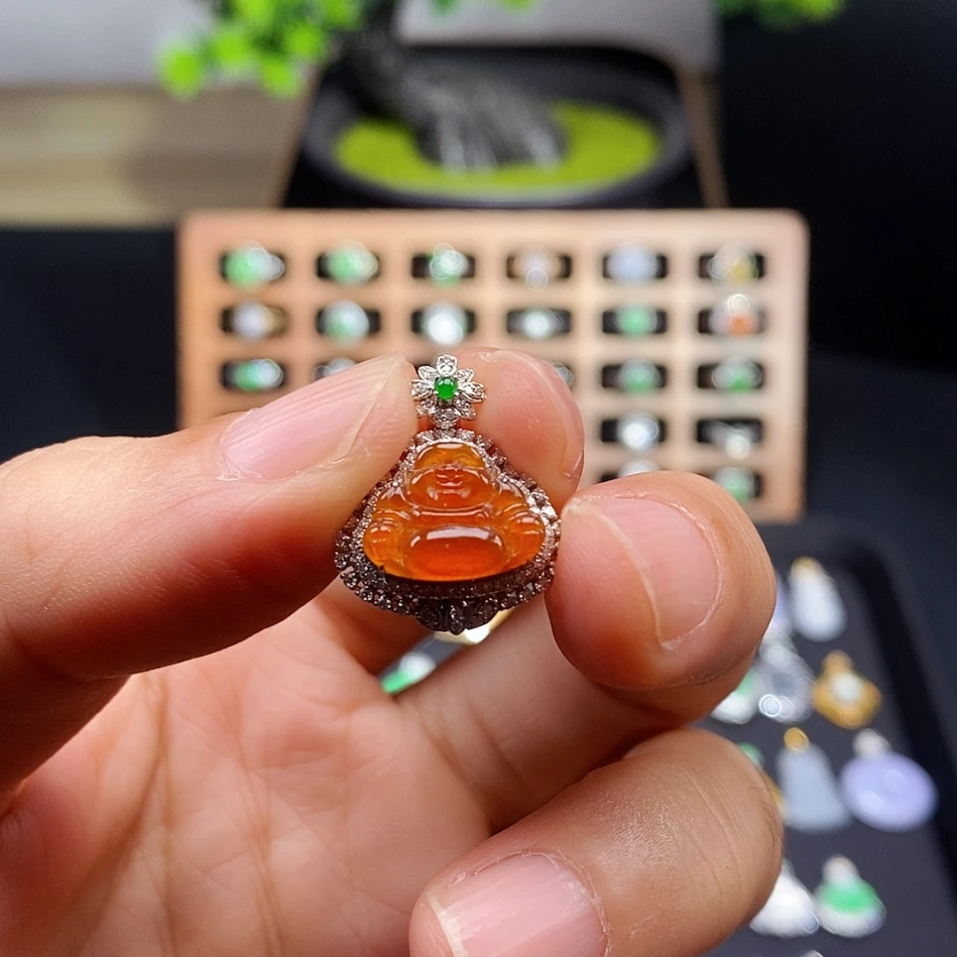 颈饰18K金镶嵌翡翠佛公