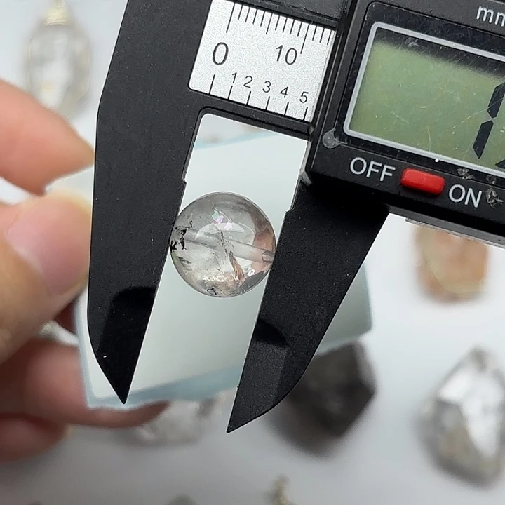 水晶颈饰未镶嵌13.6mm闪灵钻圆珠默认微瑕