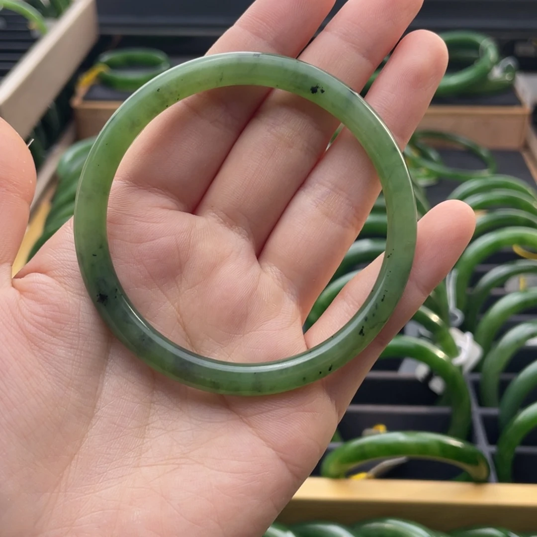 青****和田玉未镶嵌手镯