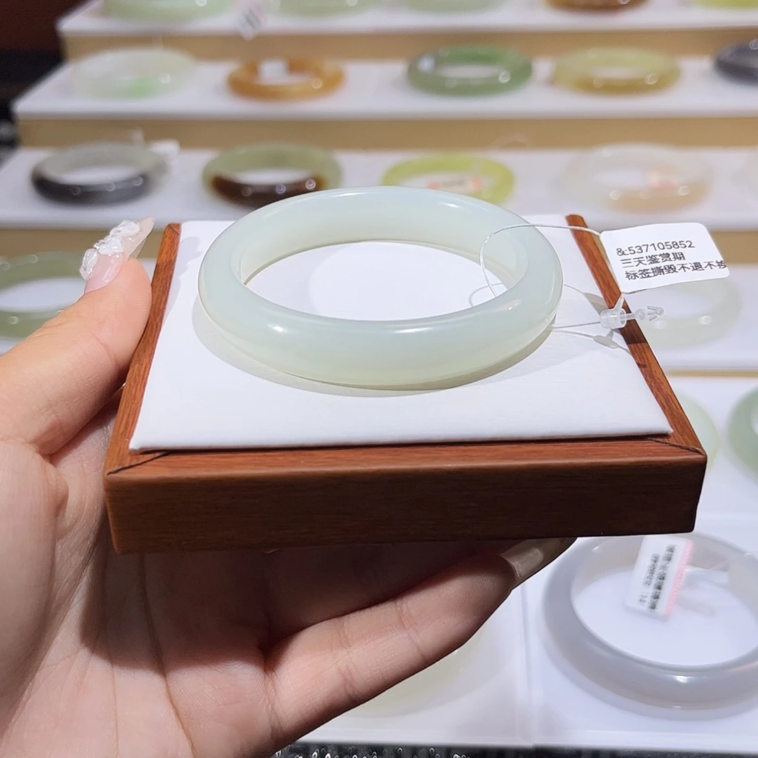 和田玉未镶嵌手镯高清白