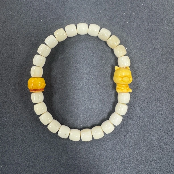 【0196】“维尼蜜罐”驼骨直切手串 8mm 左右可爱题材