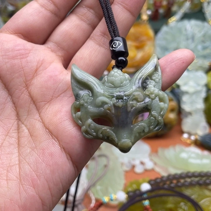 未镶嵌蛇纹石玉吊坠