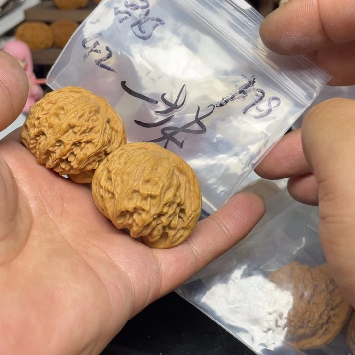 文玩核桃把件一**莲宫灯