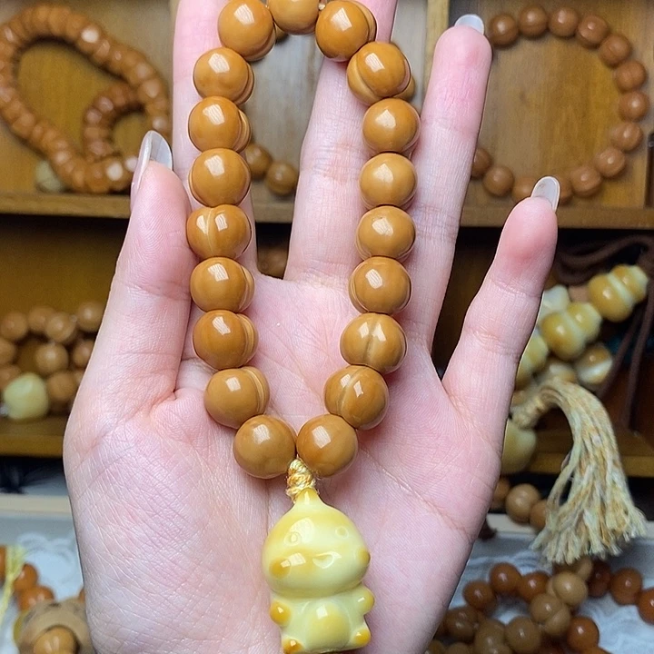 猴头核桃吊坠屁桃手持卡13