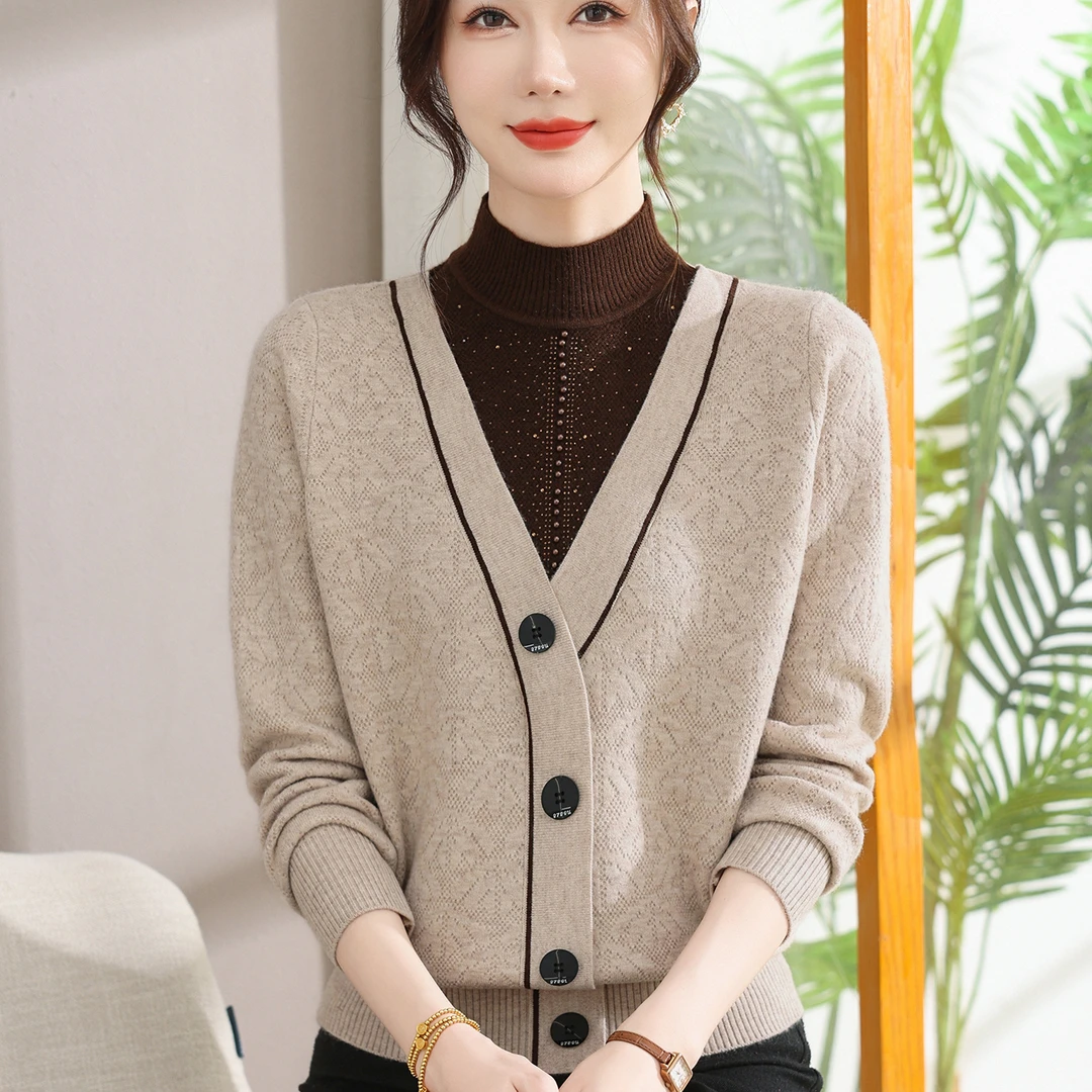 妈妈秋装洋气新款时尚假两件毛衣中老年女装宽松半高领针织打底衫