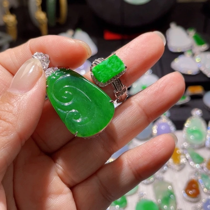 翡翠银S925镶嵌颈饰M**李精品