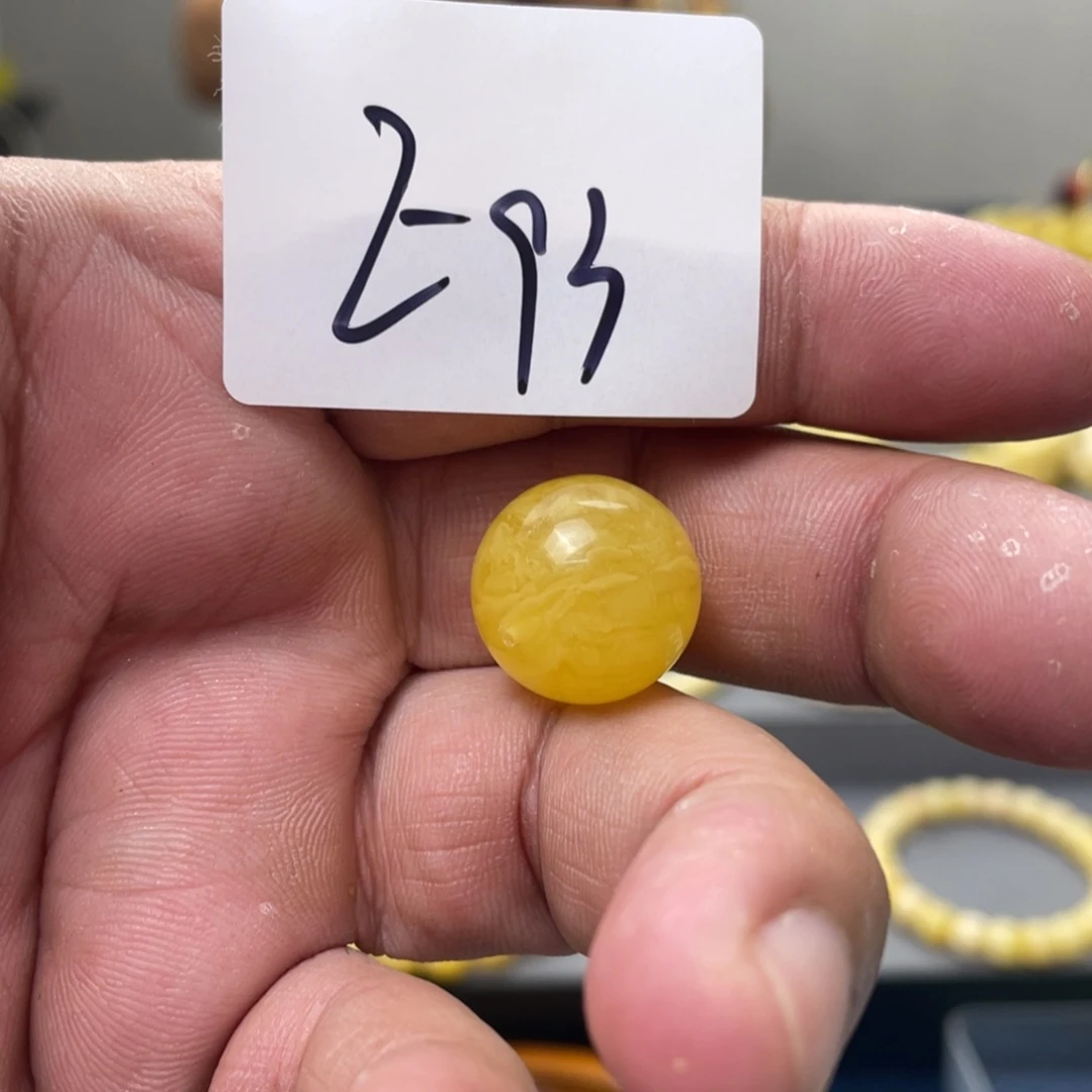未镶嵌琥珀手链多样性发，发其中一件