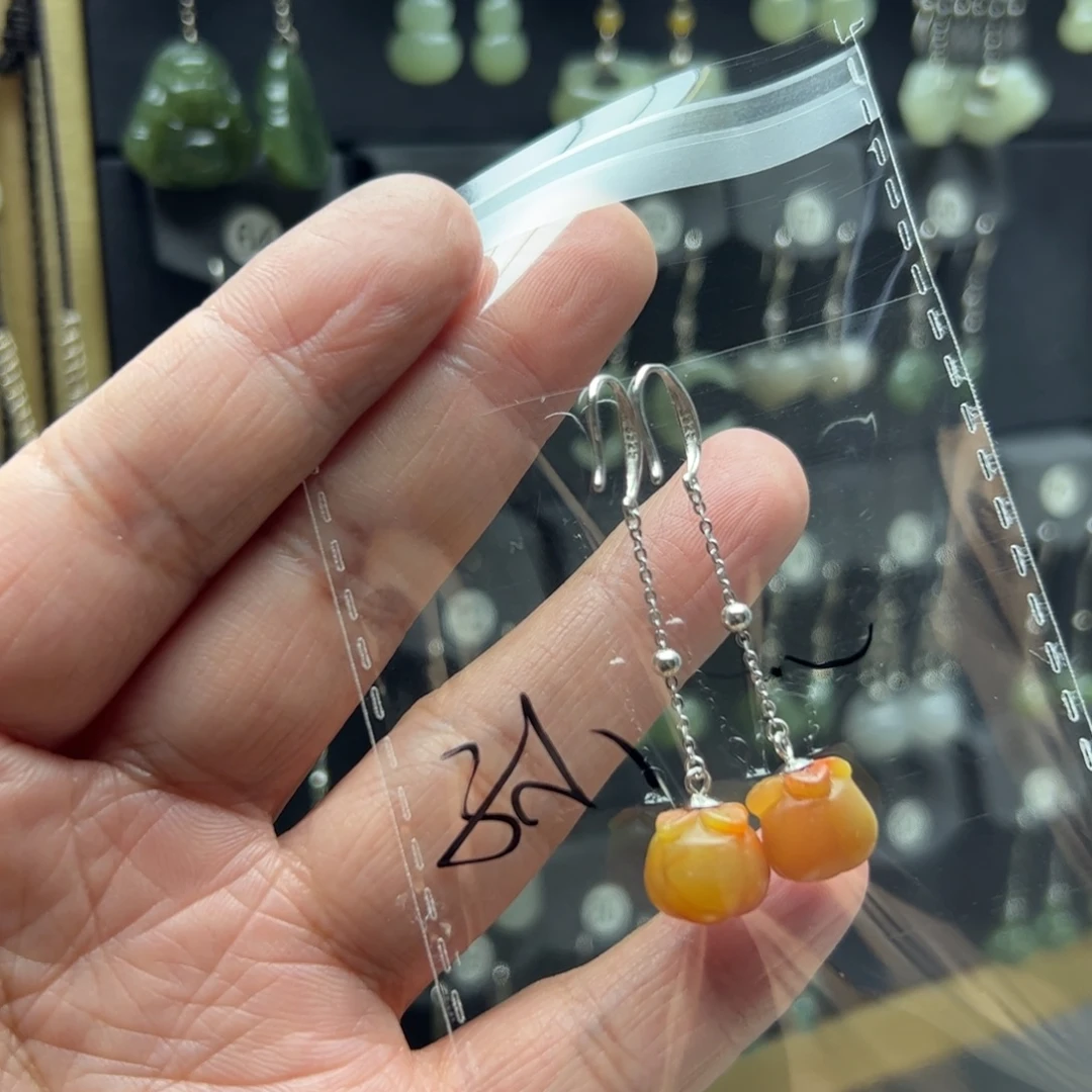 孙****南红玛瑙银S925镶嵌耳饰