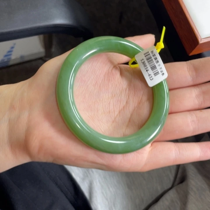 【闪购商品】未镶嵌手镯和田玉5     5758