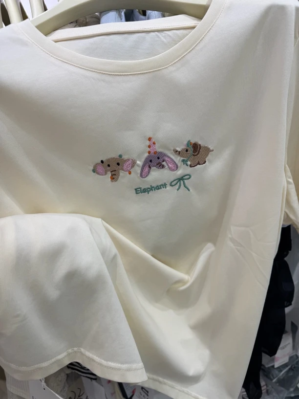 刺绣针织短袖宽松型半袖