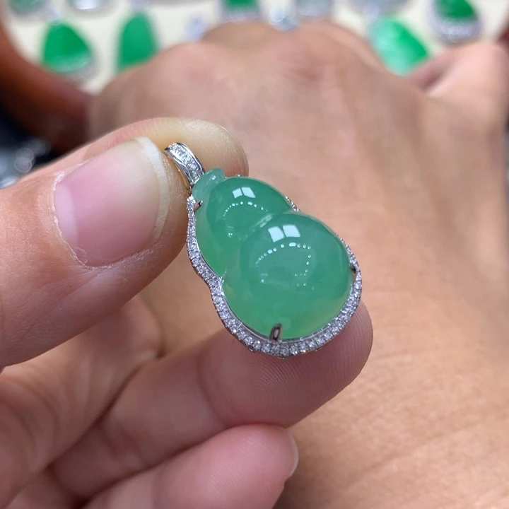 翡翠吊坠(不含链)18K金镶嵌