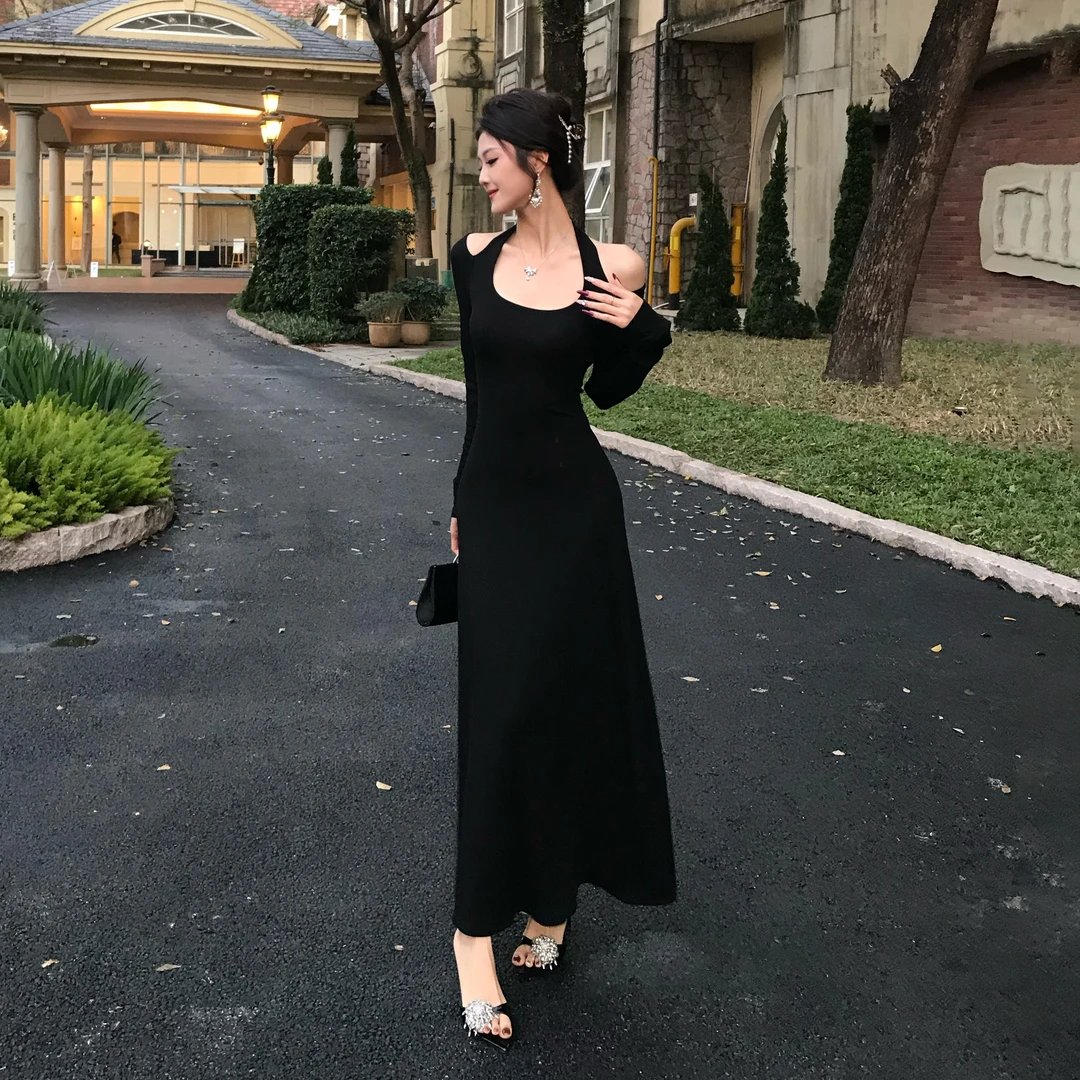 法式高级性感挂脖露肩不规则设计2026新连衣裙掐腰修身显瘦9523