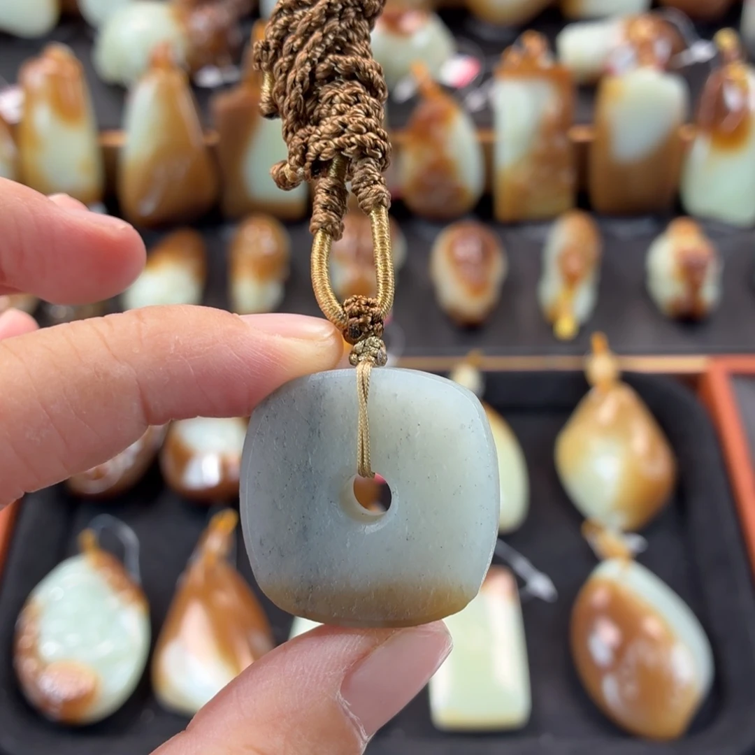 颈饰未镶嵌和田玉