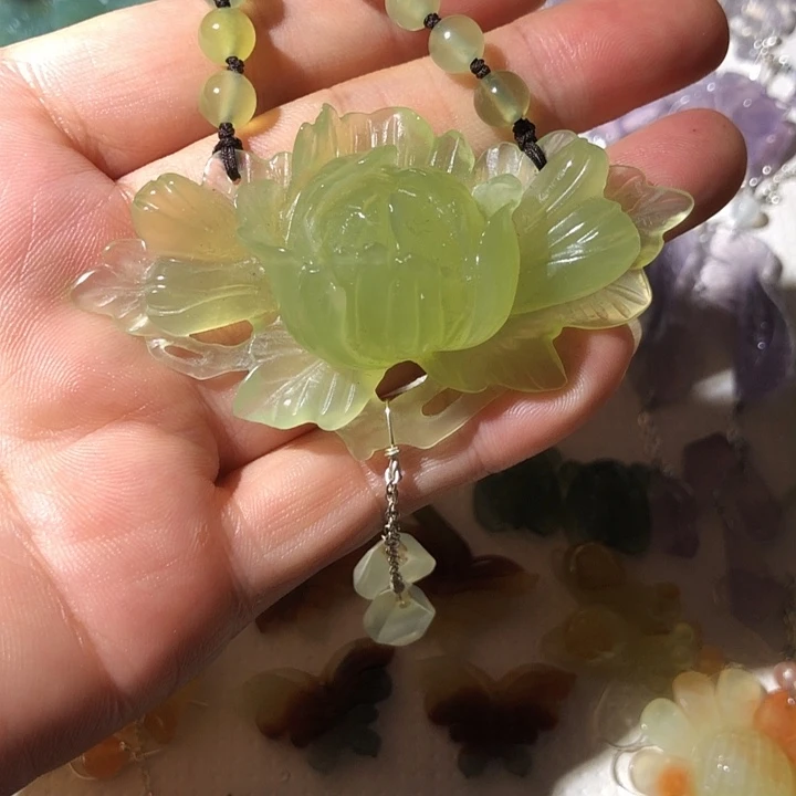 蛇纹石玉未镶嵌颈饰