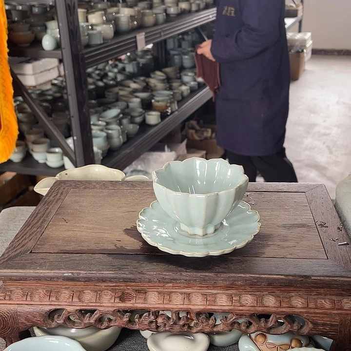 摆件天青釉花口盏拖一套