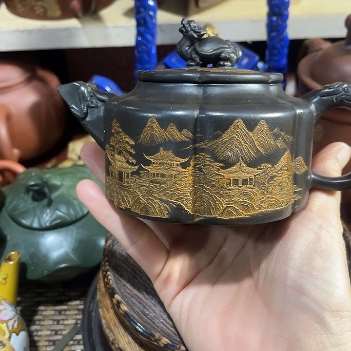 茶壶紫砂原矿泥料手工制作的一把紫砂壶。