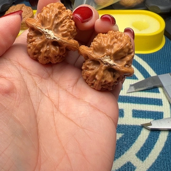 桃核吊坠文玩红莲