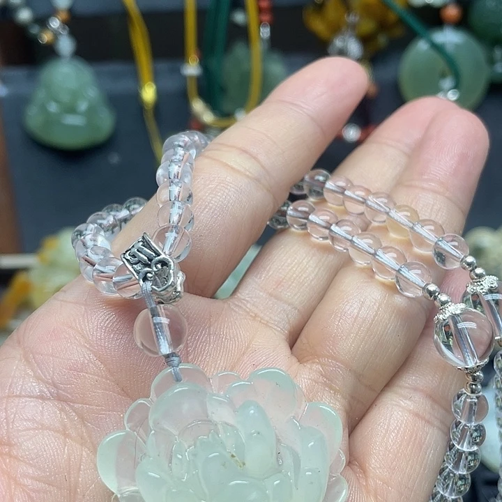 未镶嵌蛇纹石玉颈饰云**曜
