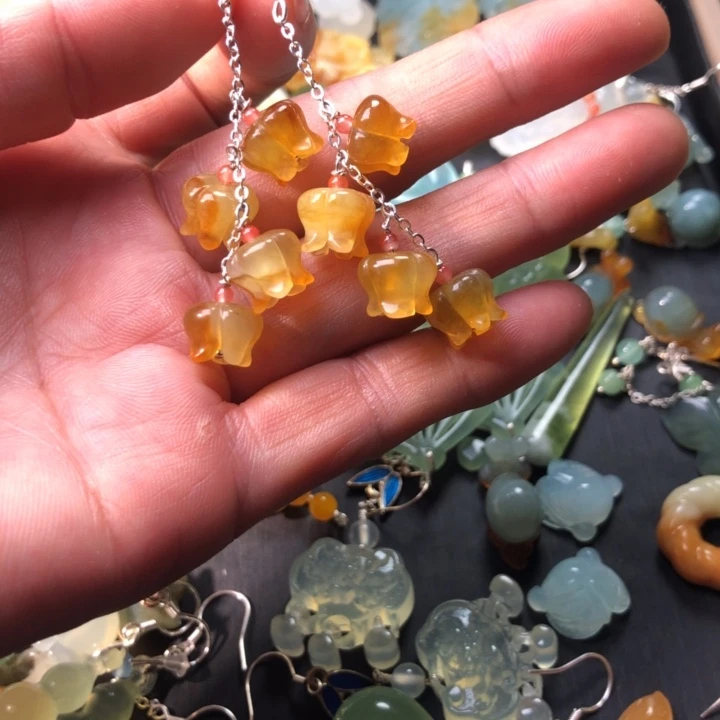 红***果蛇纹石玉未镶嵌耳坠