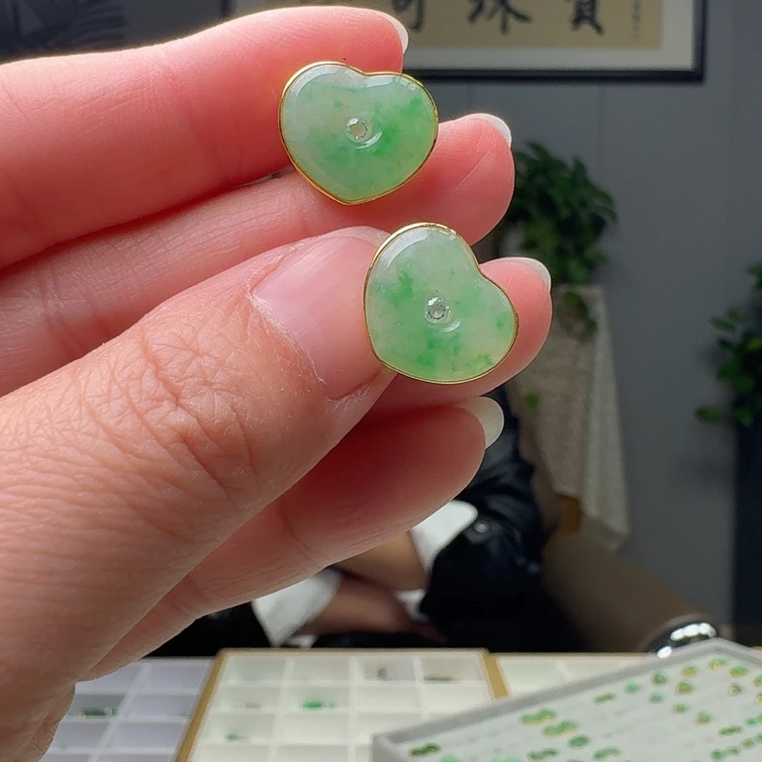 翡翠18K金镶嵌耳饰天然