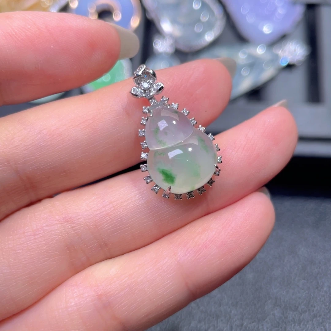 颈饰18K金镶嵌翡翠翡翠