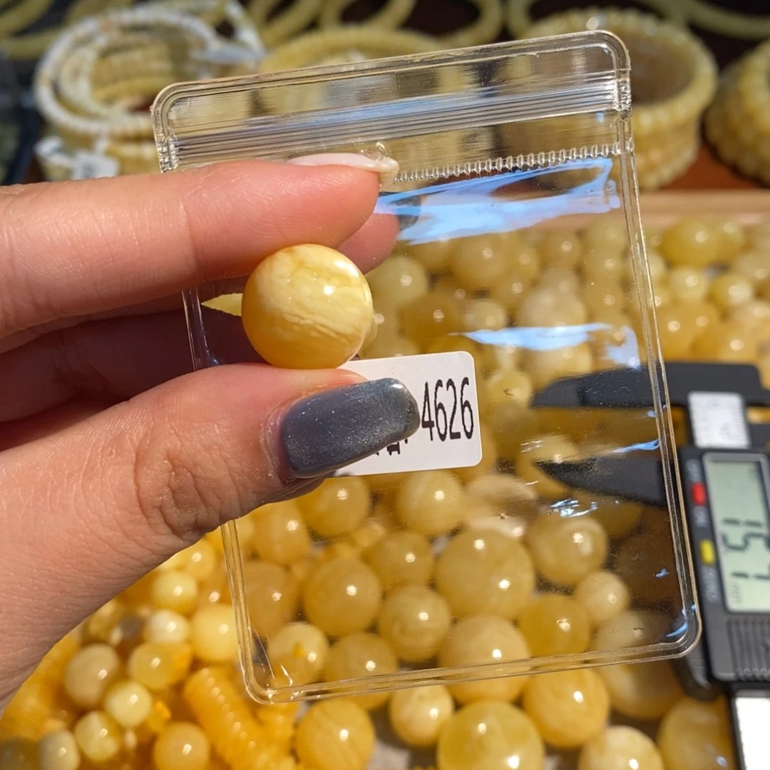 未镶嵌琥珀珠宝奇石4626