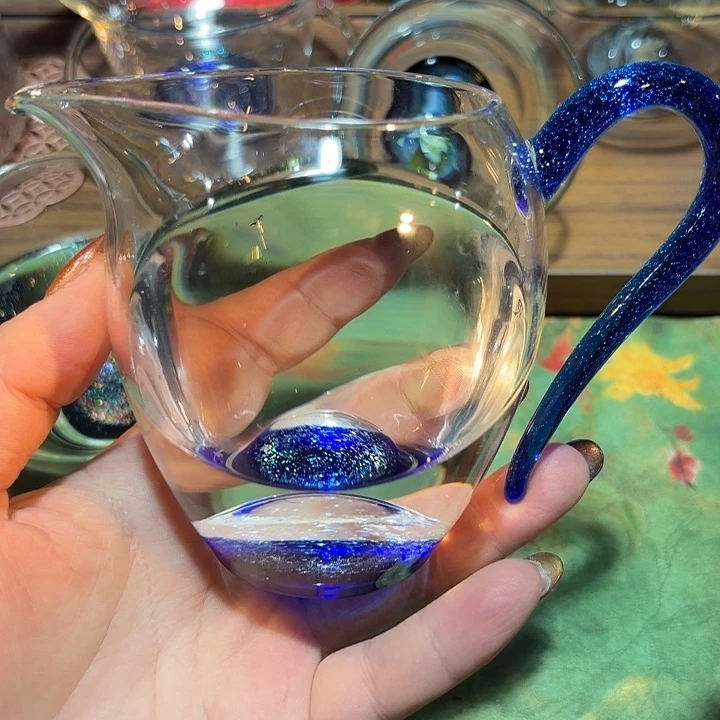 玻璃茶水依然蓝星空