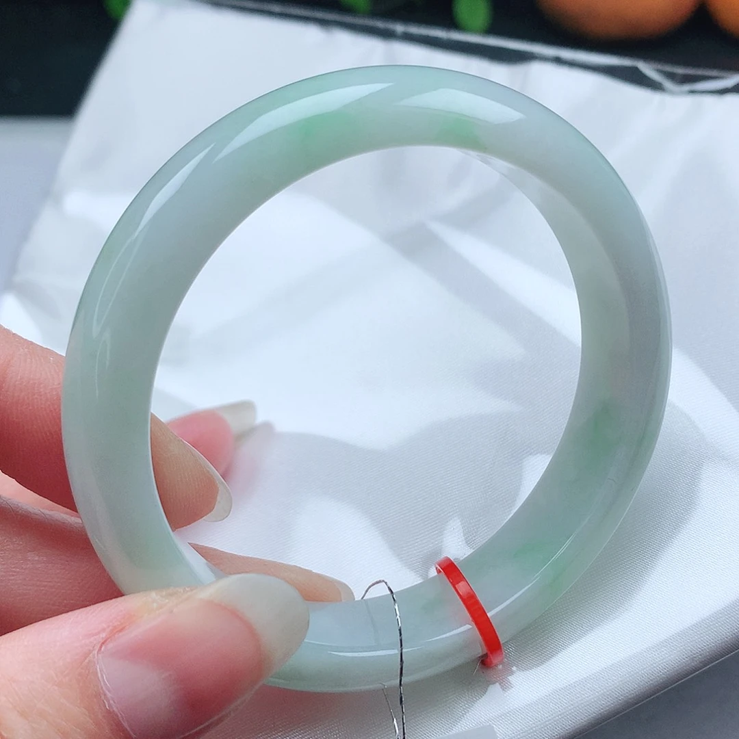 翡翠手镯未镶嵌56圈