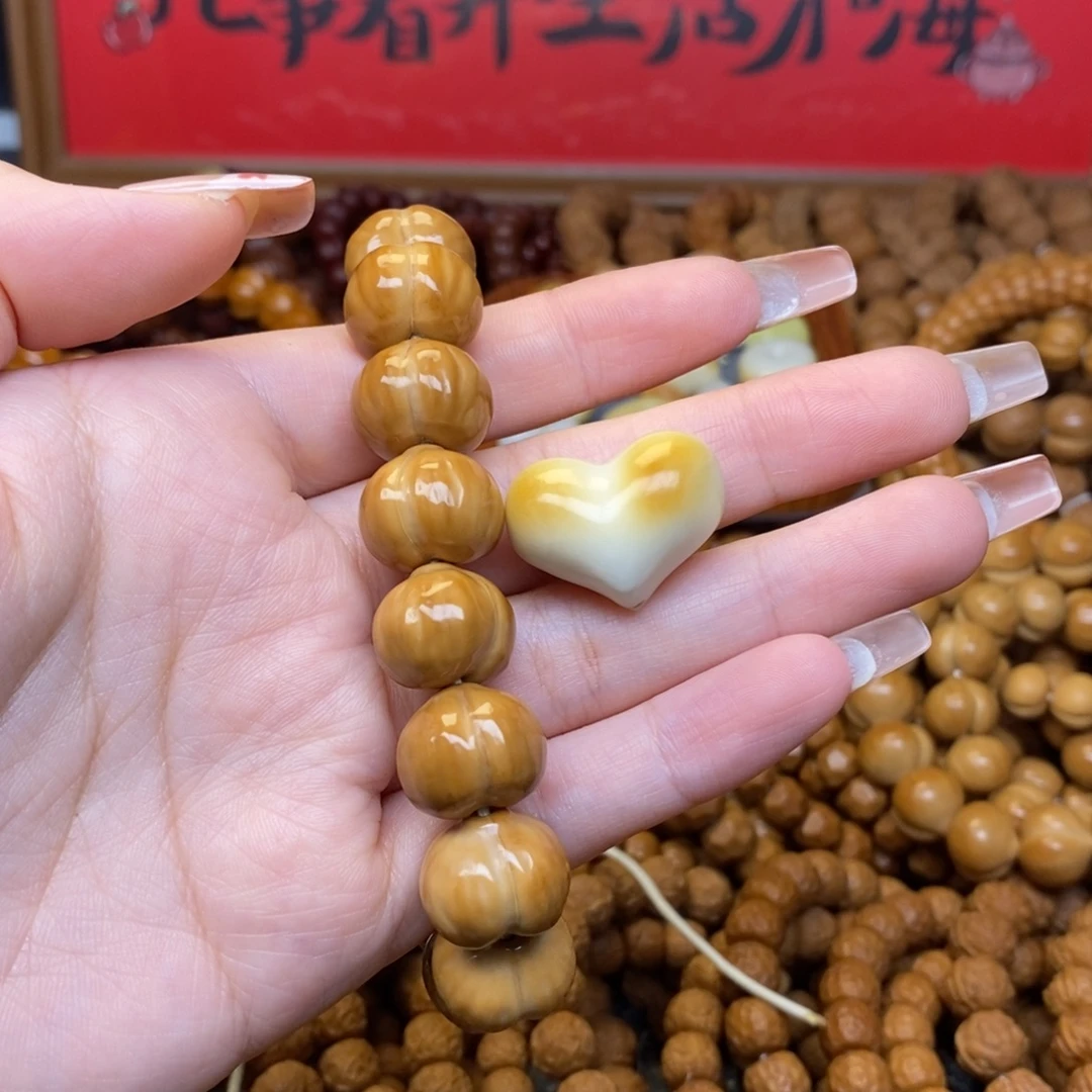 䇤****猴头核桃吊坠猴头二等屁桃➕爱心配饰