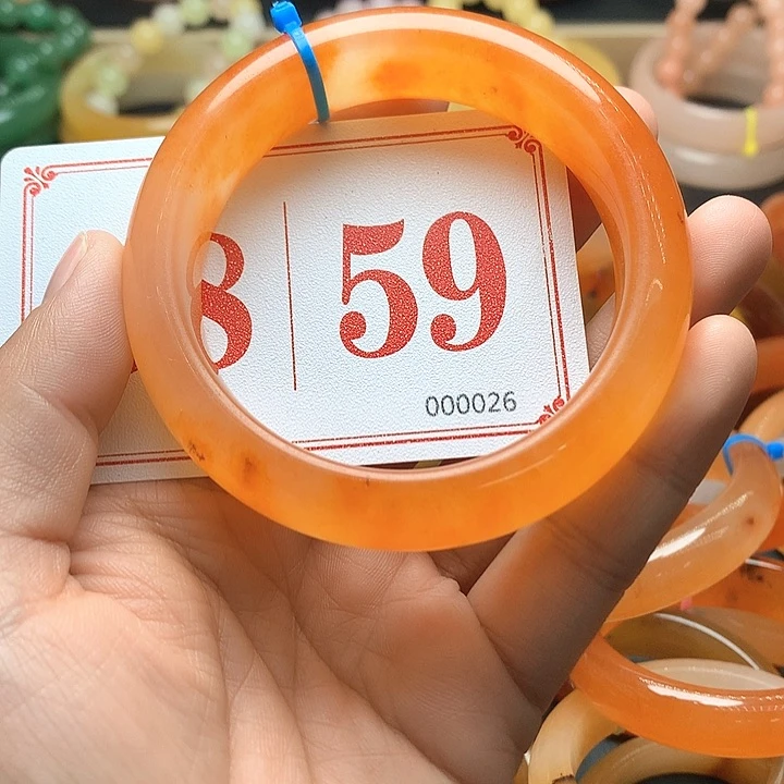 未镶嵌石英质玉（黄龙玉）手镯