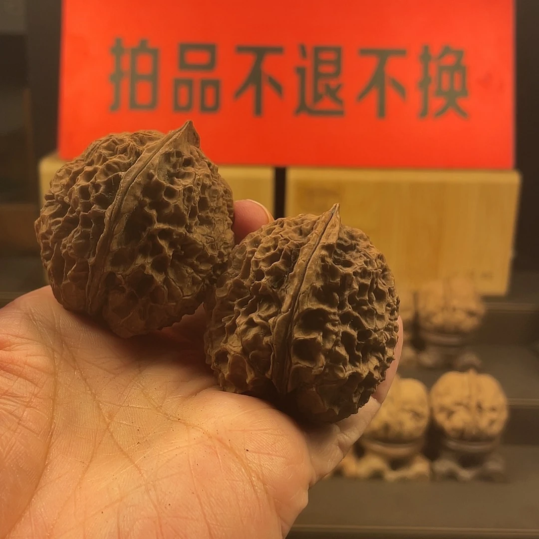 文玩核桃把件太湖石