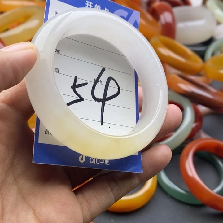 未镶嵌手镯石英质玉