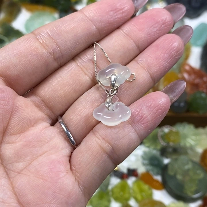 未镶嵌蛇纹石玉耳饰