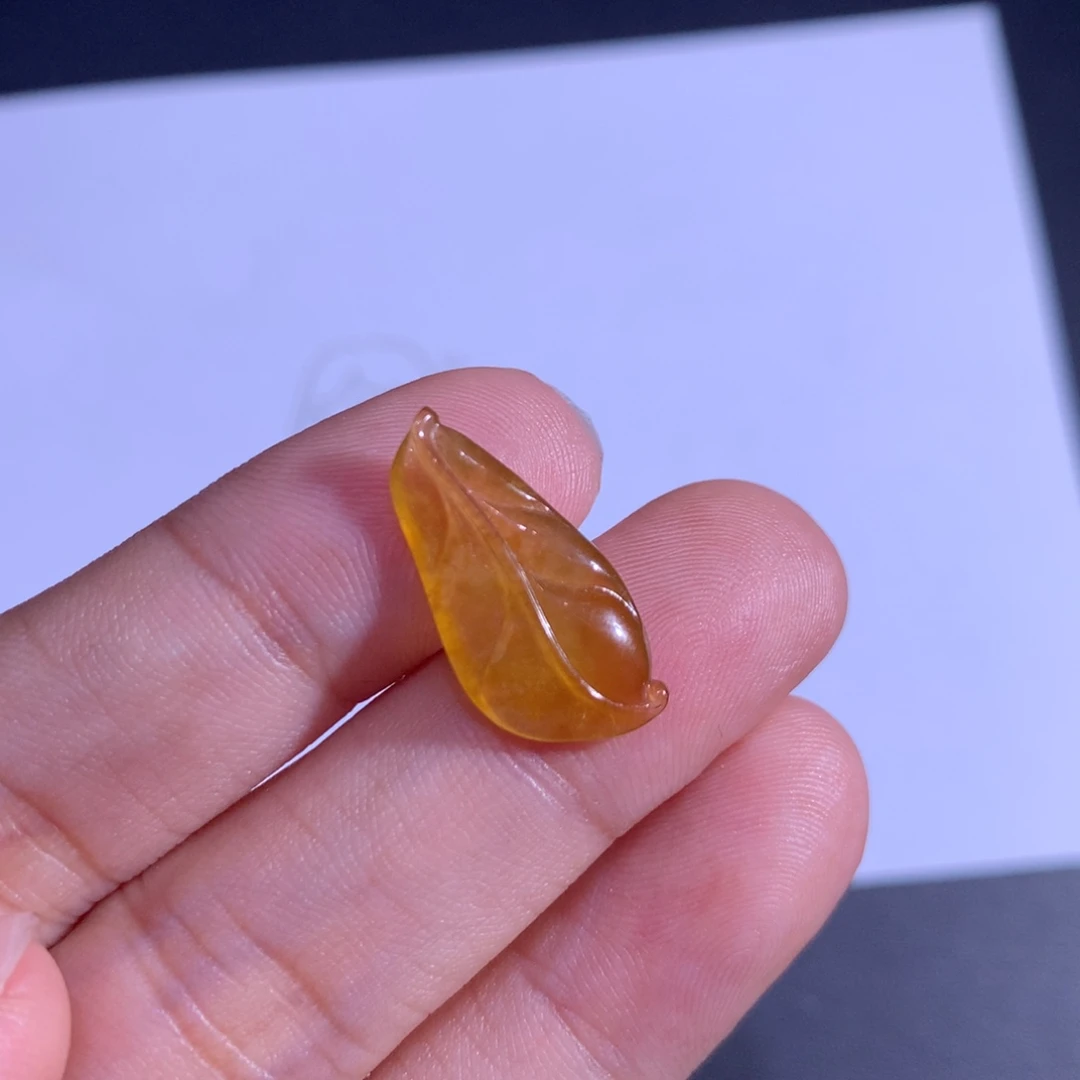 翡翠未镶嵌颈饰叶子