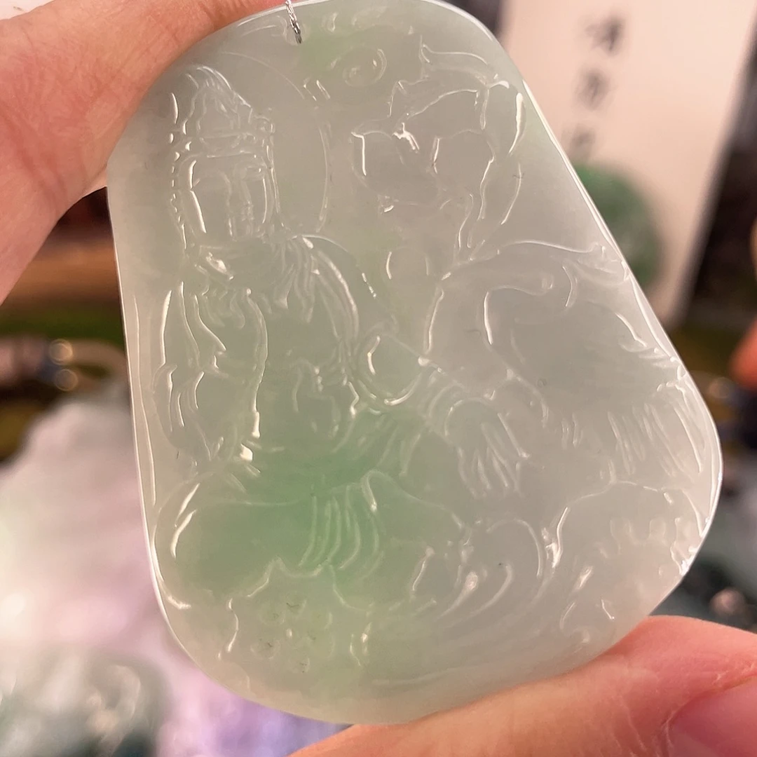 翡翠未镶嵌颈饰观音