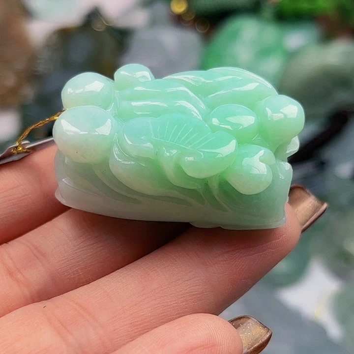 翡翠未镶嵌颈饰挂件