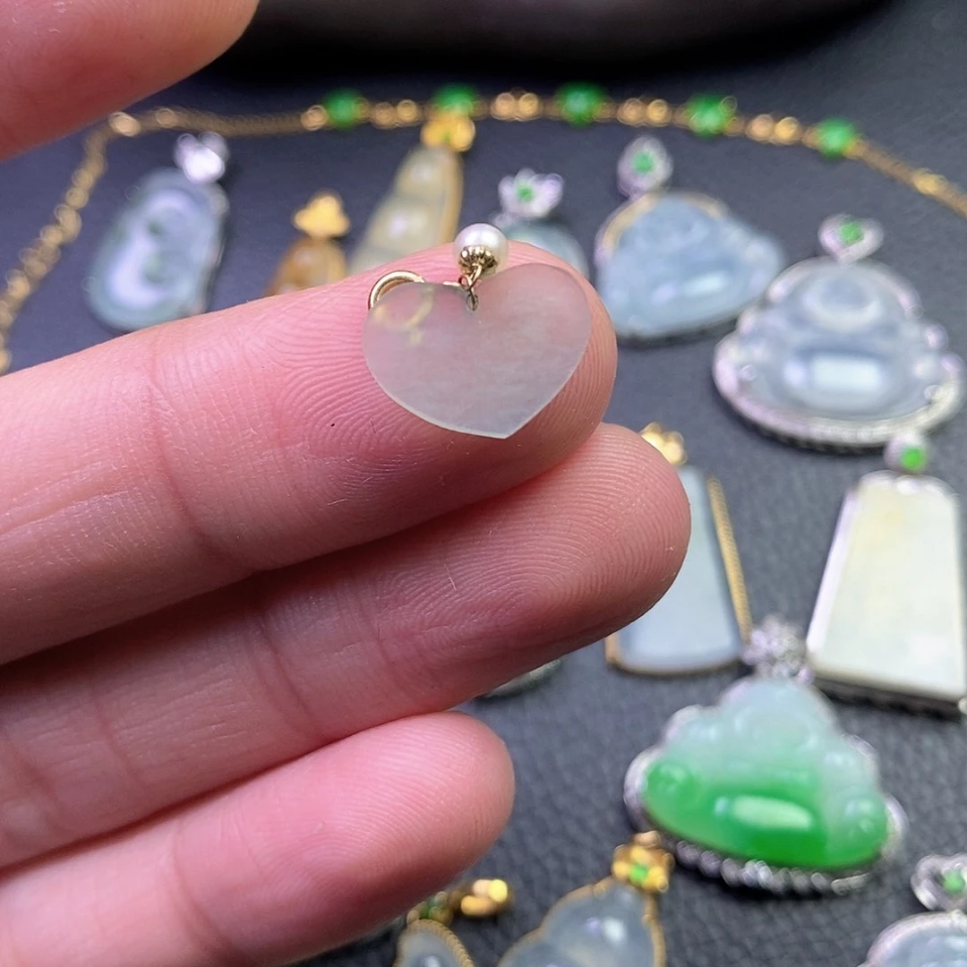 颈饰18K金镶嵌翡翠