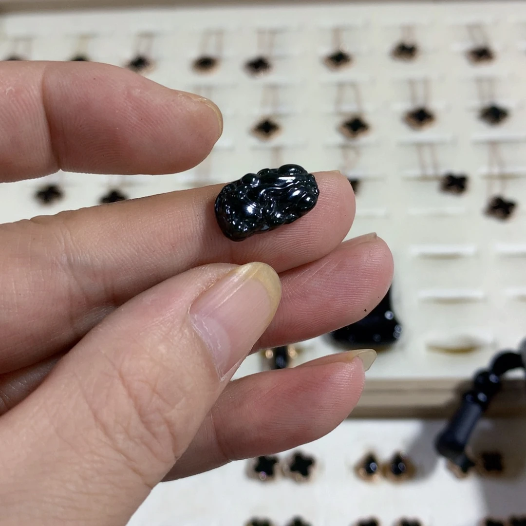 定制翡翠未镶嵌墨翠貔貅