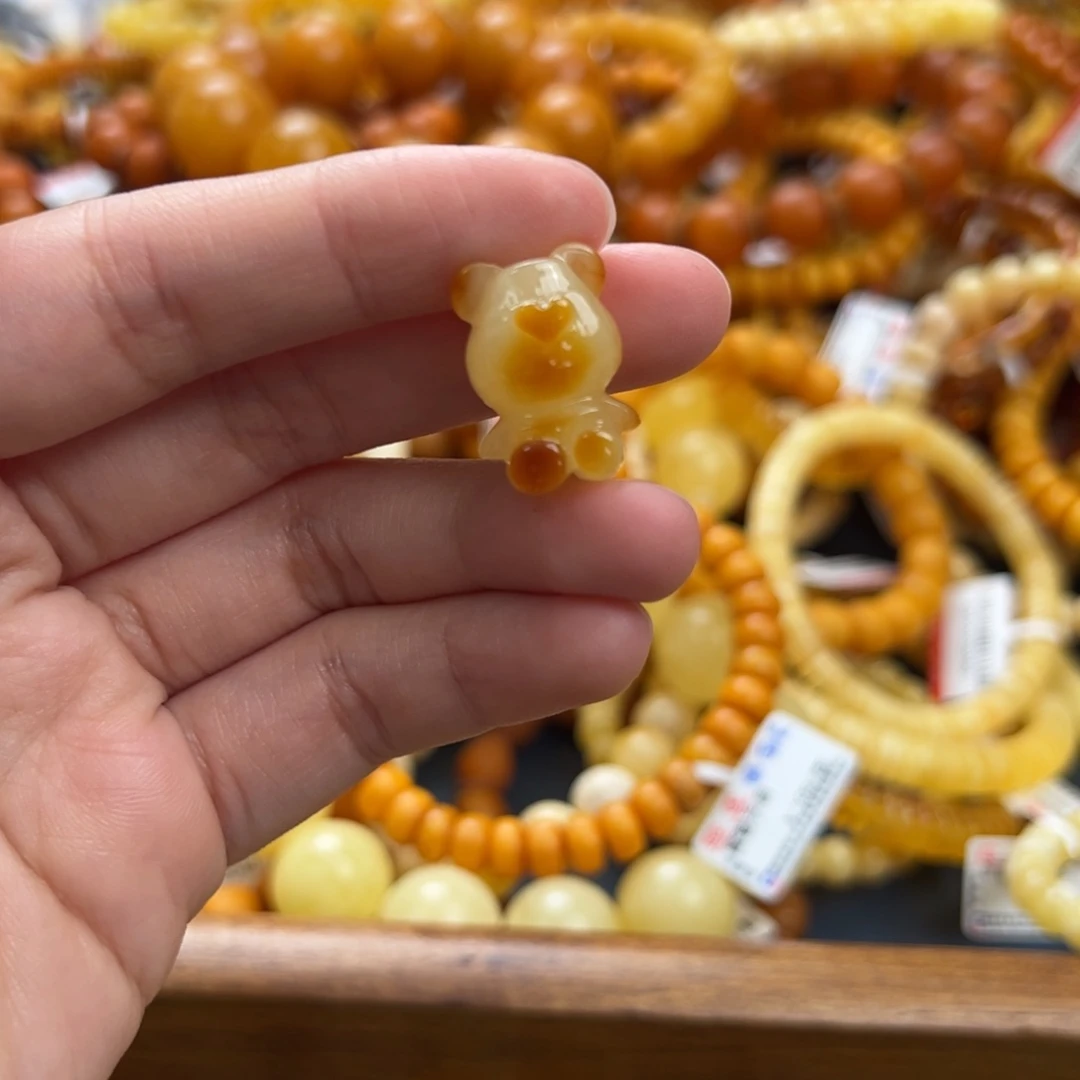 未镶嵌琥珀珠宝奇石