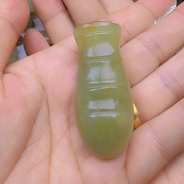 雄***安颈饰未镶嵌和田玉