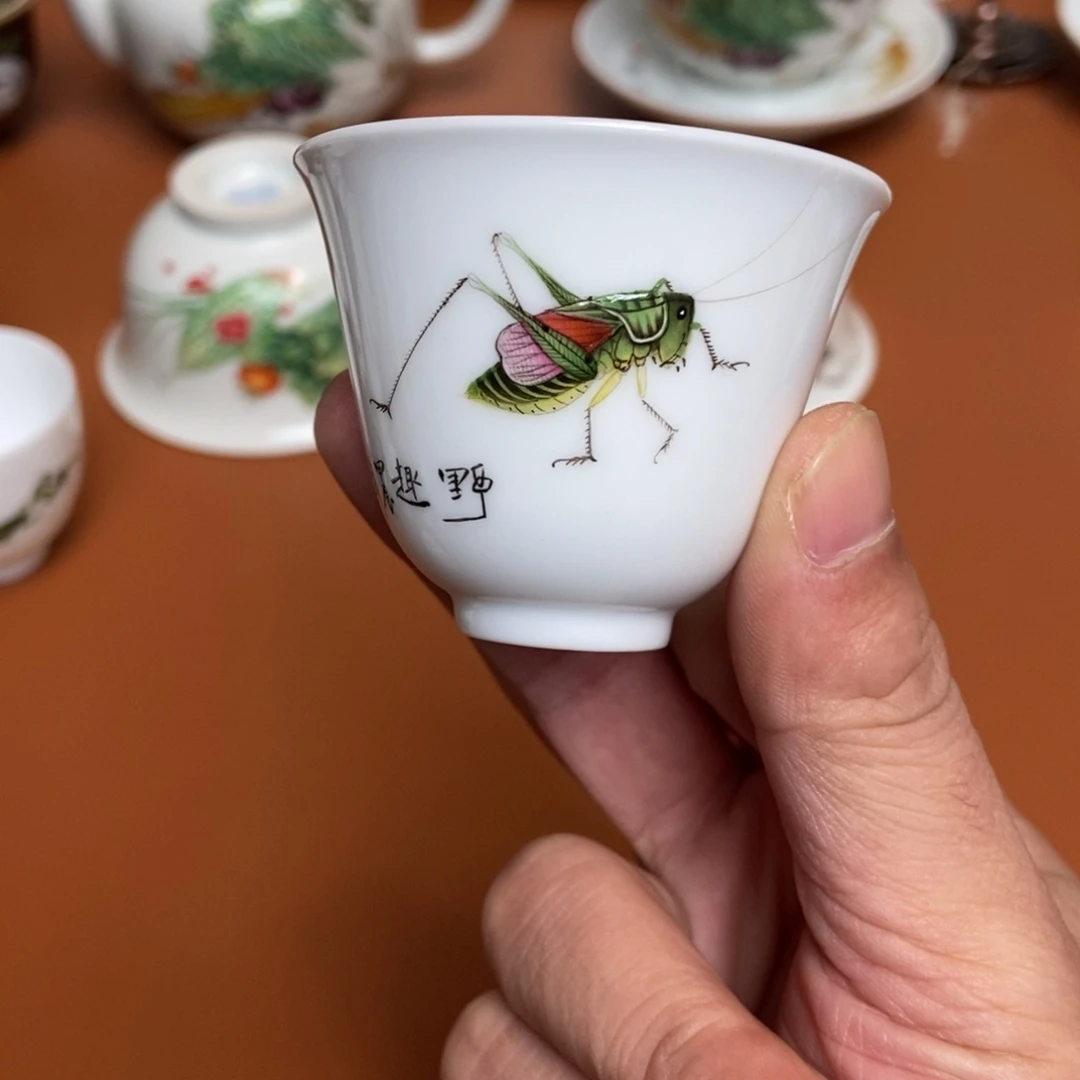 正***下手工珐琅彩蝈蝈杯子