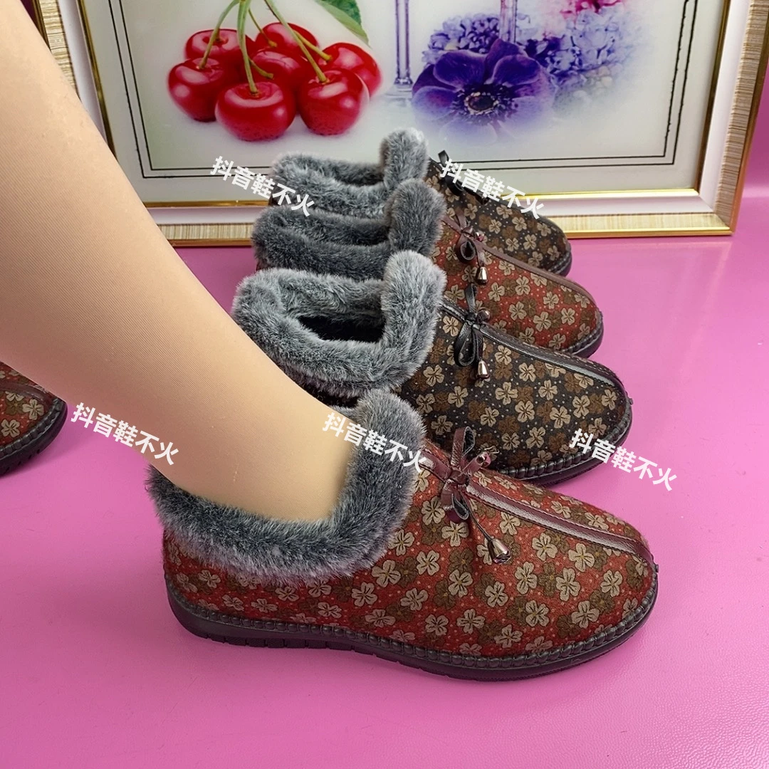 25冬季新款加绒加厚保暖毛靴老太太奶奶棉靴软底防滑民族风妈妈鞋
