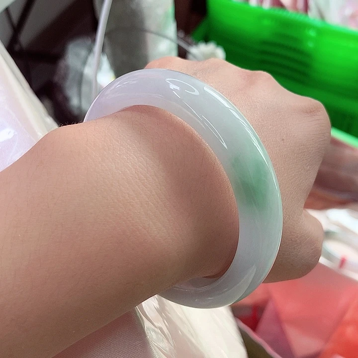 未镶嵌手镯翡翠宽版飘绿自然光